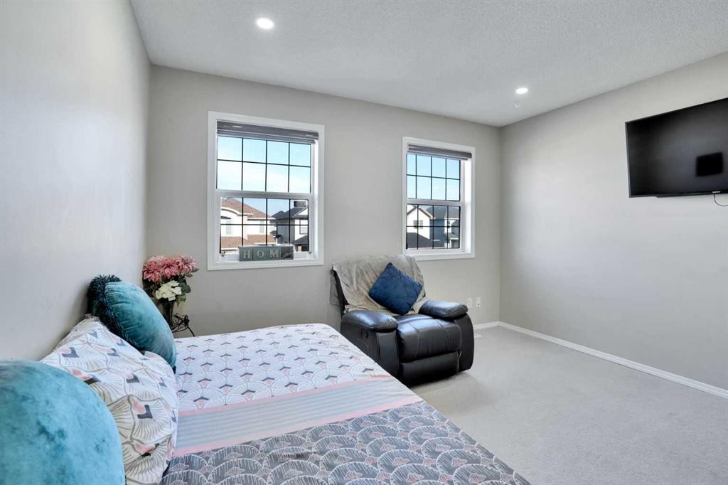 140 Saddlehorn Crescent Ne, Calgary, AB - Indoor Photo Showing Bedroom