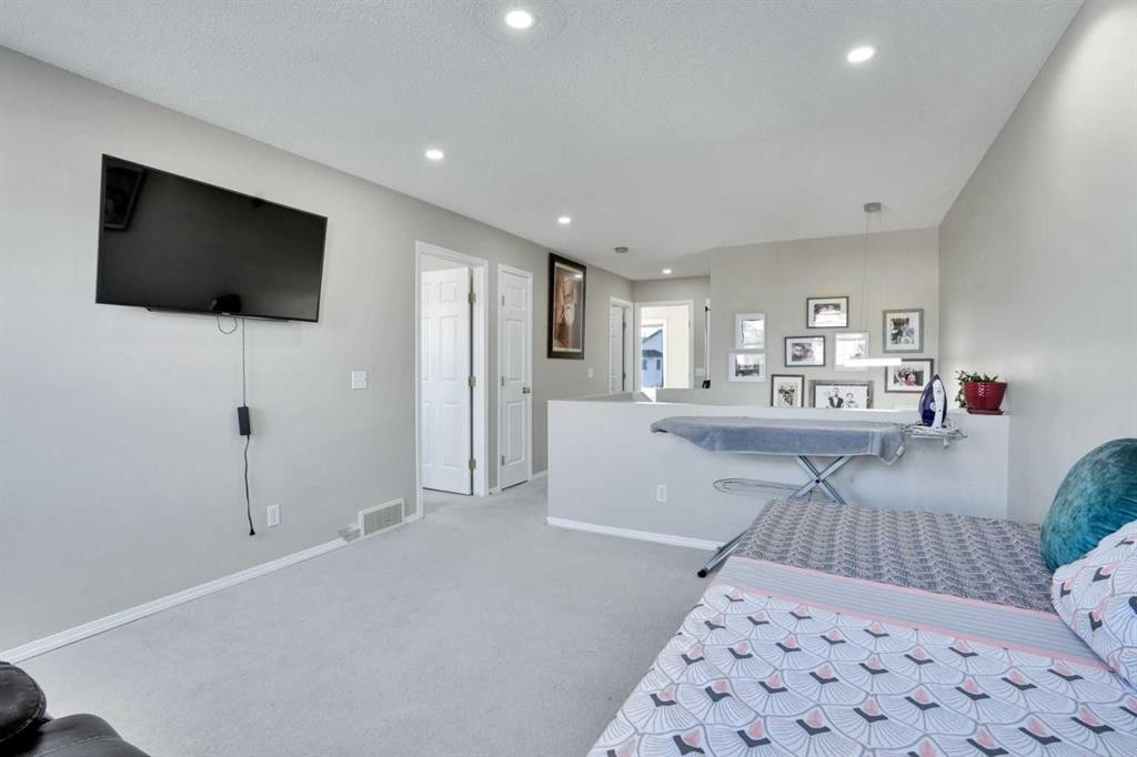 140 Saddlehorn Crescent Ne, Calgary, AB - Indoor Photo Showing Other Room