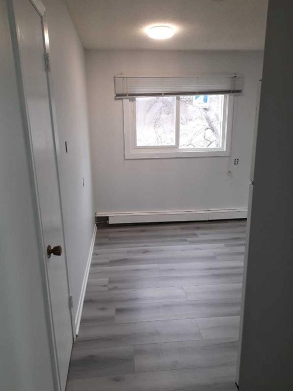 723 5 Street Ne, Calgary, AB - Indoor Photo Showing Other Room