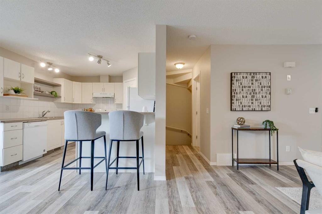 910 Prairie Sound Circle Nw, High River, AB - Indoor Photo Showing Kitchen
