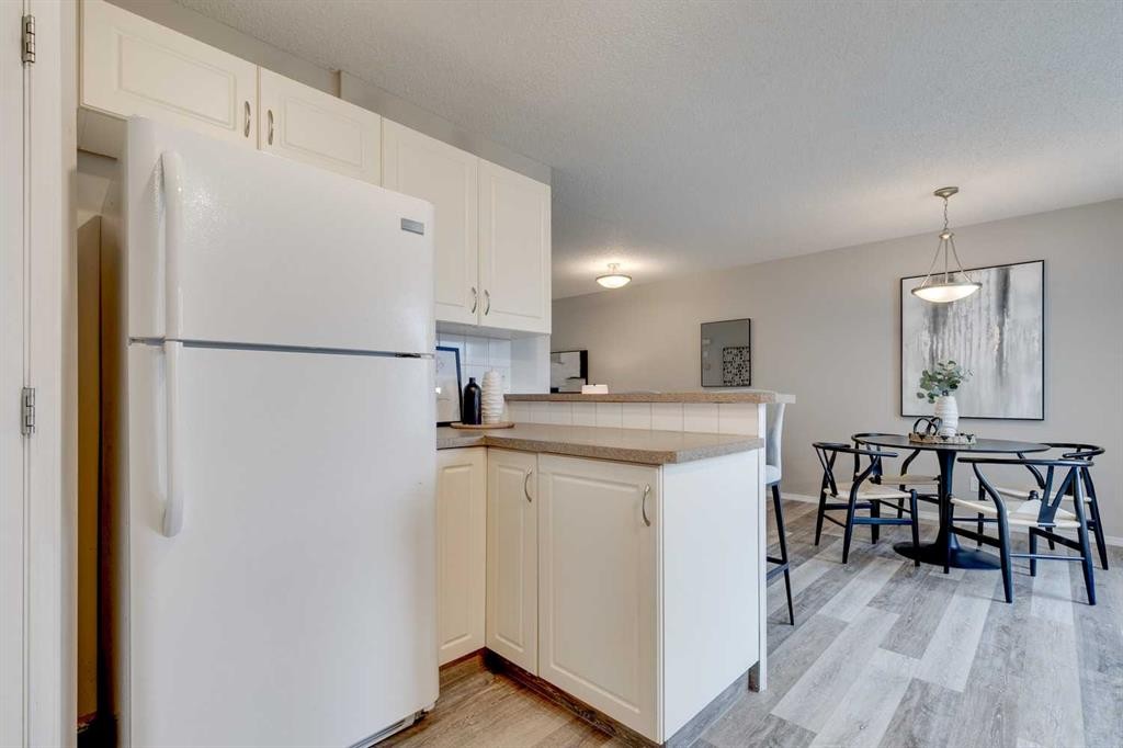 910 Prairie Sound Circle Nw, High River, AB - Indoor Photo Showing Kitchen
