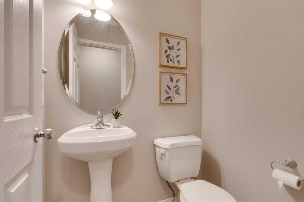 910 Prairie Sound Circle Nw, High River, AB - Indoor Photo Showing Bathroom