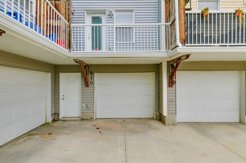 910 Prairie Sound Circle Nw, High River, AB - Photo Showing Garage