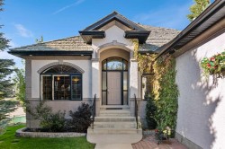 38 Sienna Ridge Landing SW Calgary, AB T3H 3S1