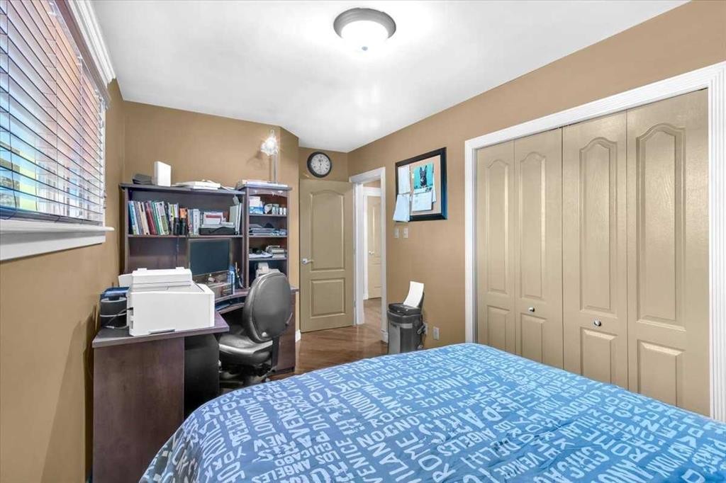 2211 45 Street Se, Calgary, AB - Indoor Photo Showing Bedroom