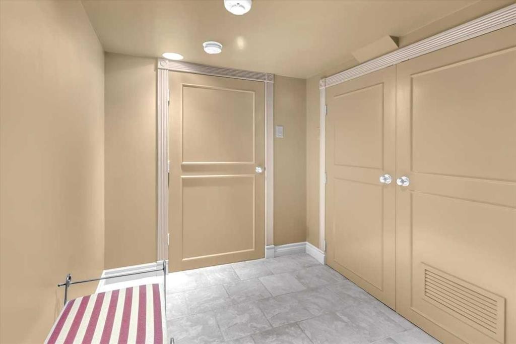 2211 45 Street Se, Calgary, AB - Indoor Photo Showing Other Room