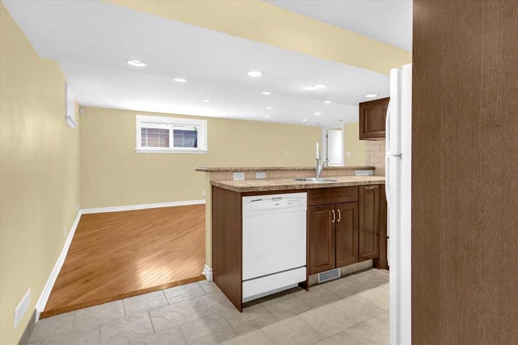 2211 45 Street Se, Calgary, AB - Indoor