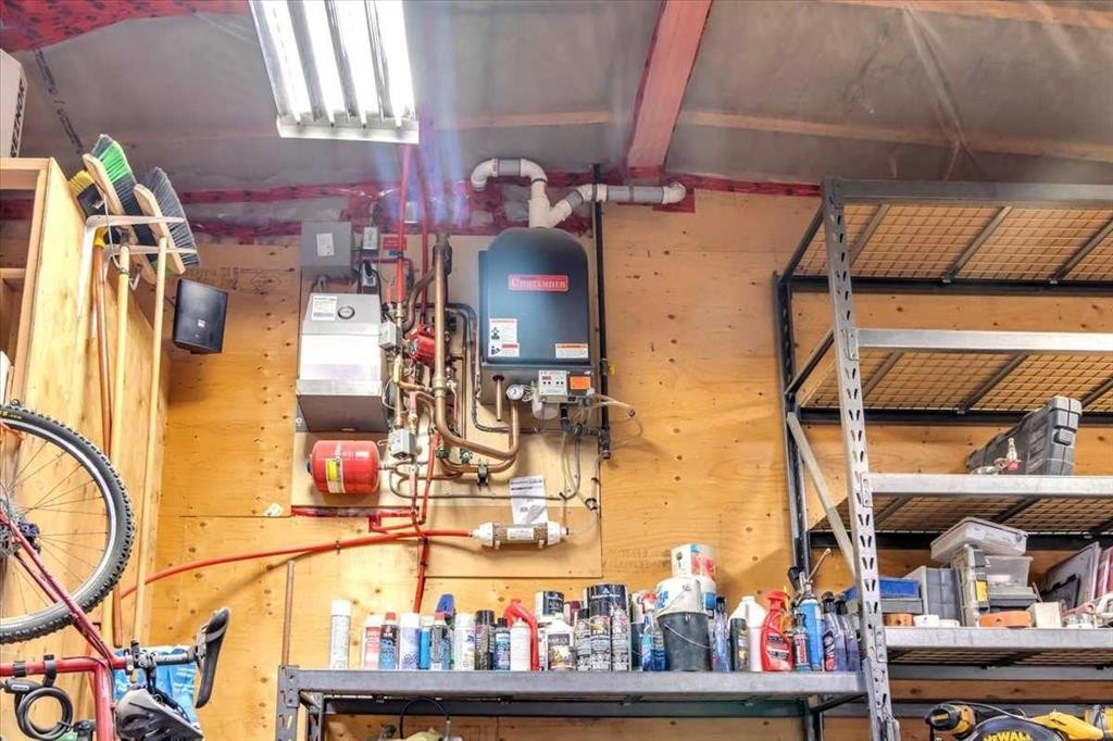 2211 45 Street Se, Calgary, AB - Indoor Photo Showing Other Room