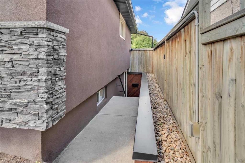 2211 45 Street Se, Calgary, AB - Outdoor