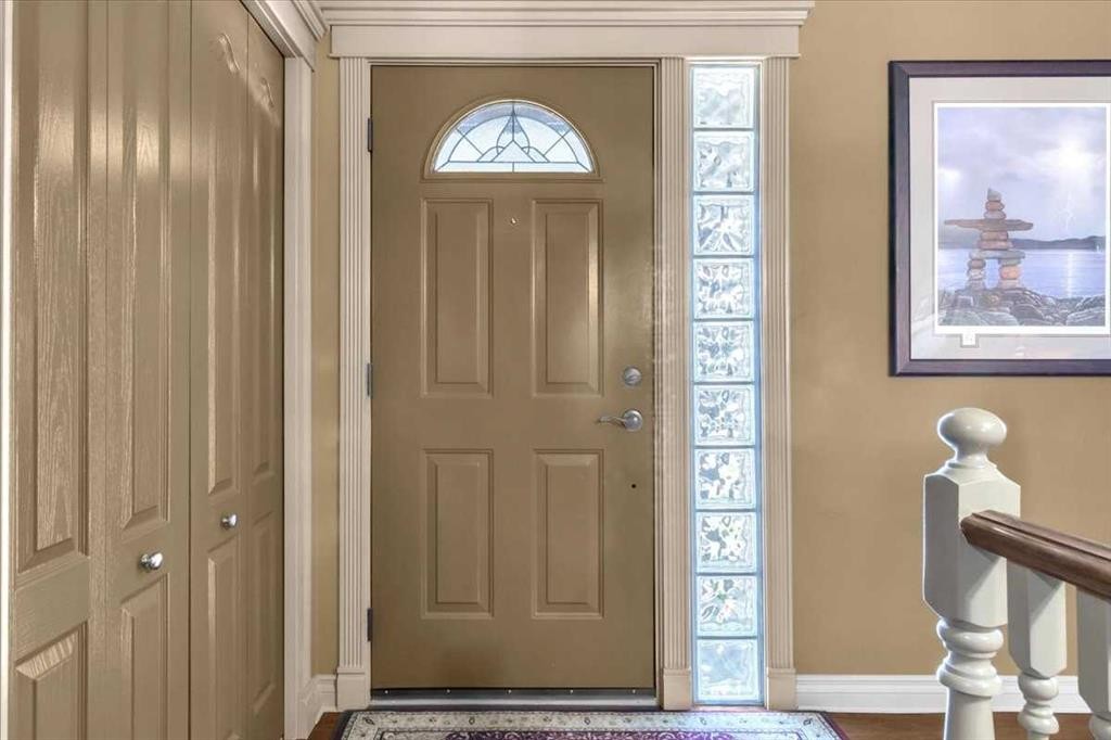 2211 45 Street Se, Calgary, AB - Indoor Photo Showing Other Room