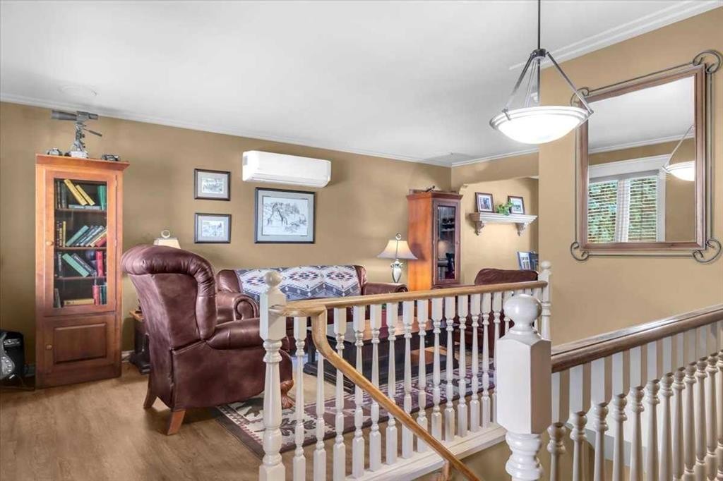 2211 45 Street Se, Calgary, AB - Indoor