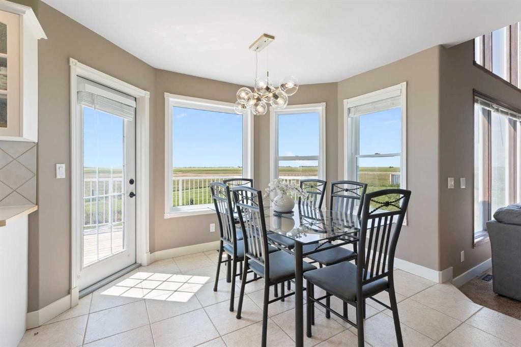 250257 271 Range Road, Rural Rocky View County, AB - Indoor Photo Showing Dining Room