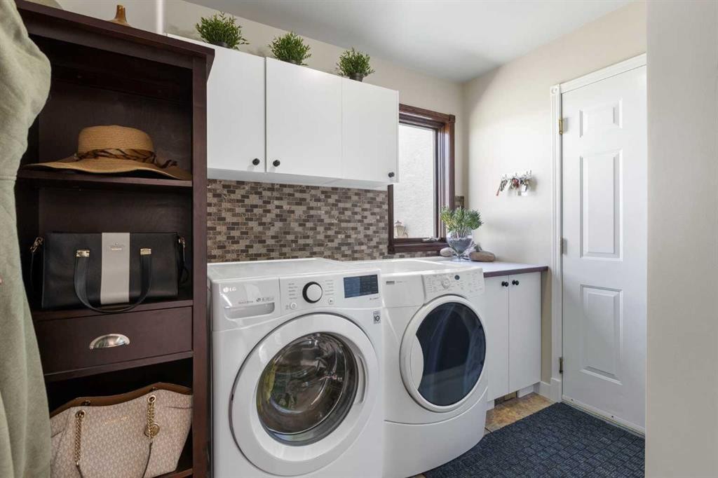 250257 271 Range Road, Rural Rocky View County, AB - Indoor Photo Showing Laundry Room