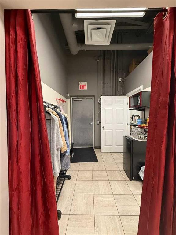 123 Alterations Lane Nw, Calgary, AB