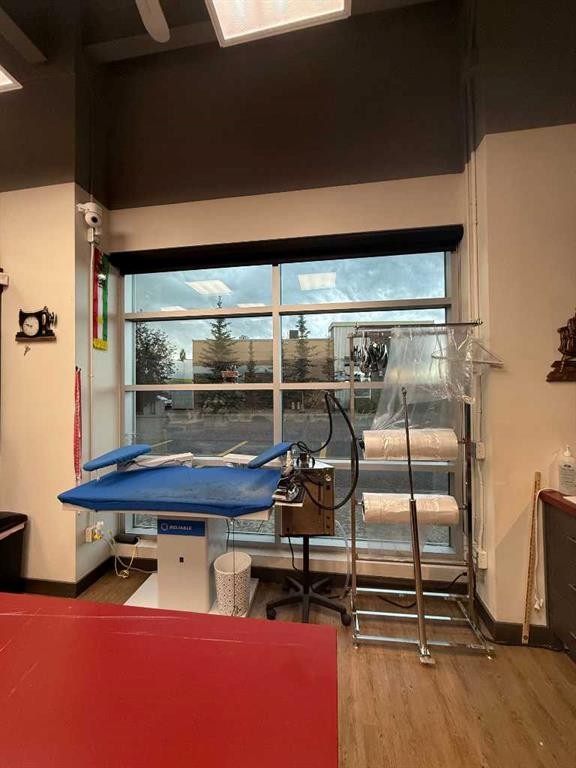 123 Alterations Lane Nw, Calgary, AB