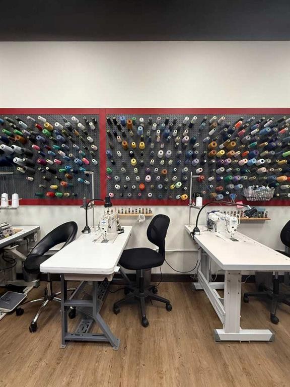 123 Alterations Lane Nw, Calgary, AB