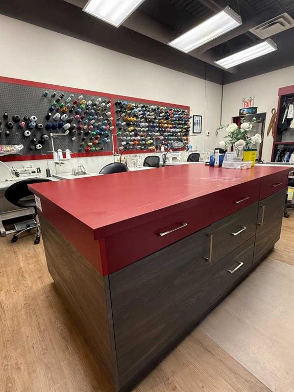 123 Alterations Lane Nw, Calgary, AB