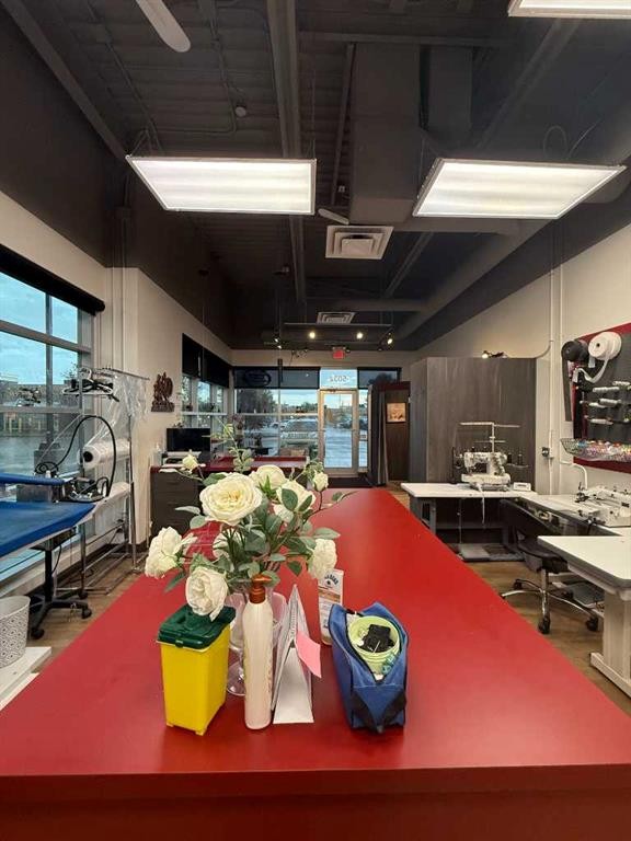 123 Alterations Lane Nw, Calgary, AB