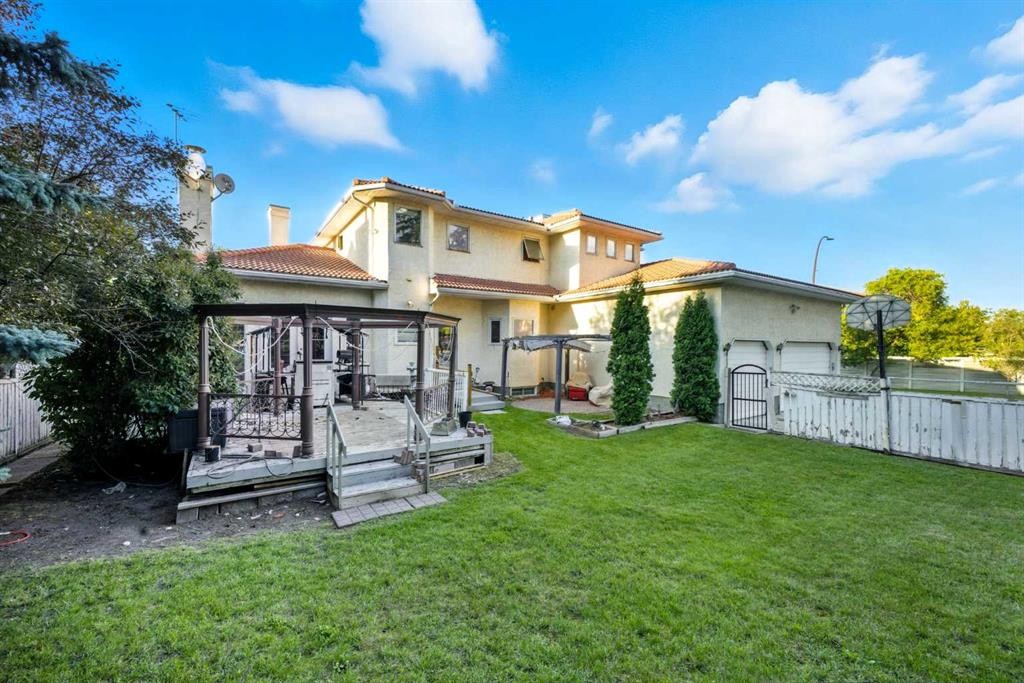 105 Patton Court Sw, Calgary, AB - Outdoor