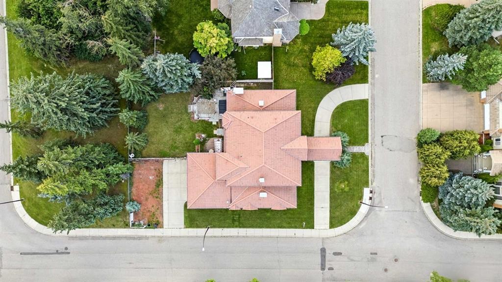 105 Patton Court Sw, Calgary, AB - Outdoor