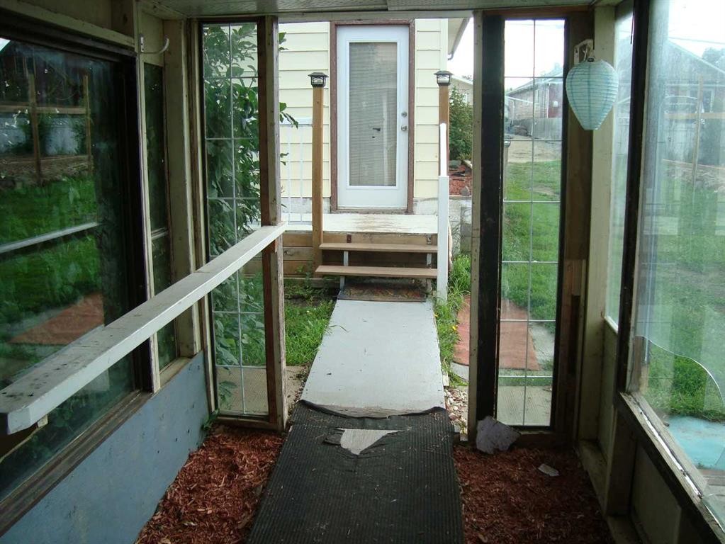 114 School Road, Trochu, AB - With Exterior