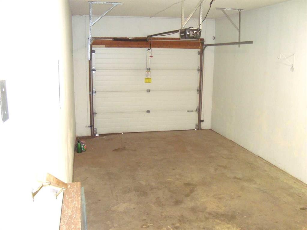 114 School Road, Trochu, AB - Indoor Photo Showing Garage