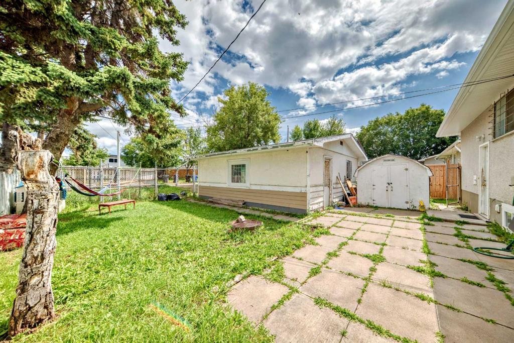 2208 47 Street Se, Calgary, AB - Outdoor