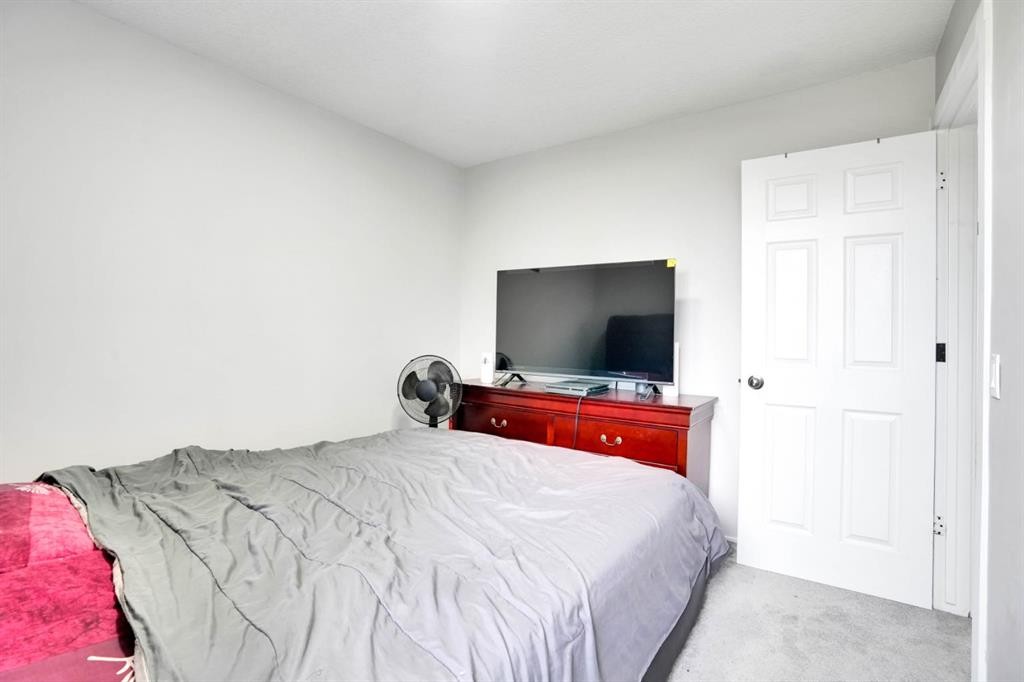 243 Castlebrook Road Ne, Calgary, AB - Indoor Photo Showing Bedroom