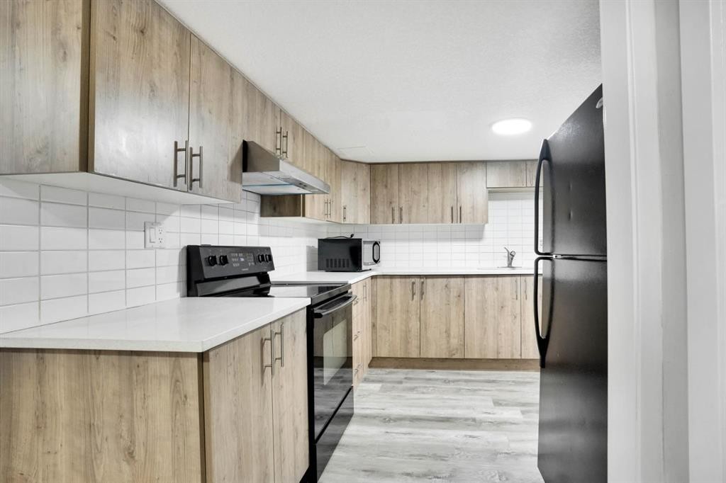 243 Castlebrook Road Ne, Calgary, AB - Indoor Photo Showing Kitchen