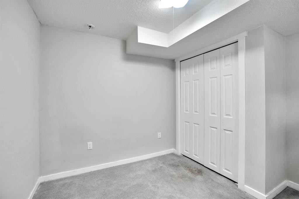 243 Castlebrook Road Ne, Calgary, AB - Indoor Photo Showing Other Room