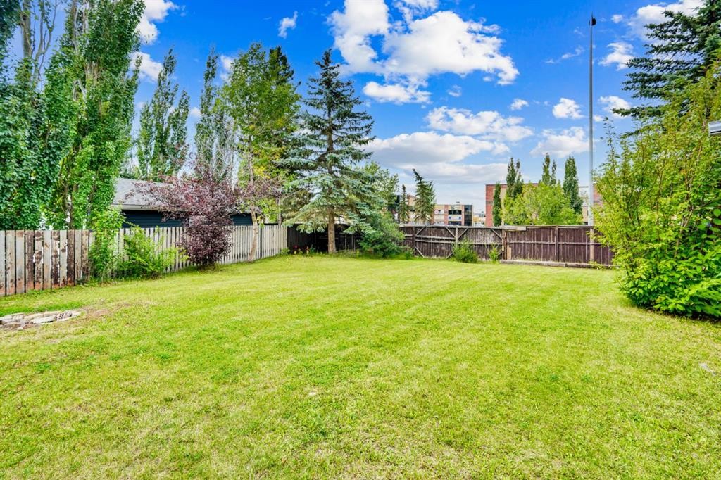 243 Castlebrook Road Ne, Calgary, AB - Outdoor