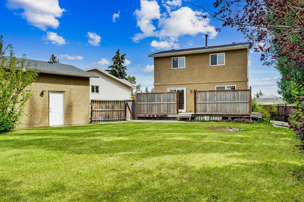 243 Castlebrook Road Ne, Calgary, AB - Outdoor With Deck Patio Veranda