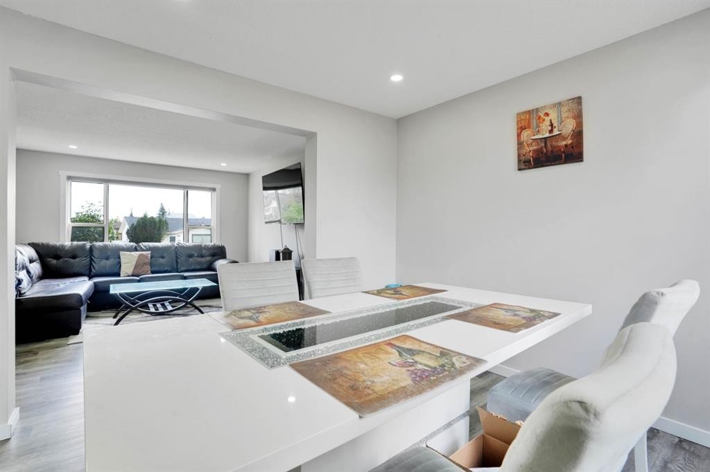 243 Castlebrook Road Ne, Calgary, AB - Indoor