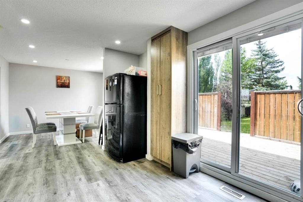 243 Castlebrook Road Ne, Calgary, AB - Indoor