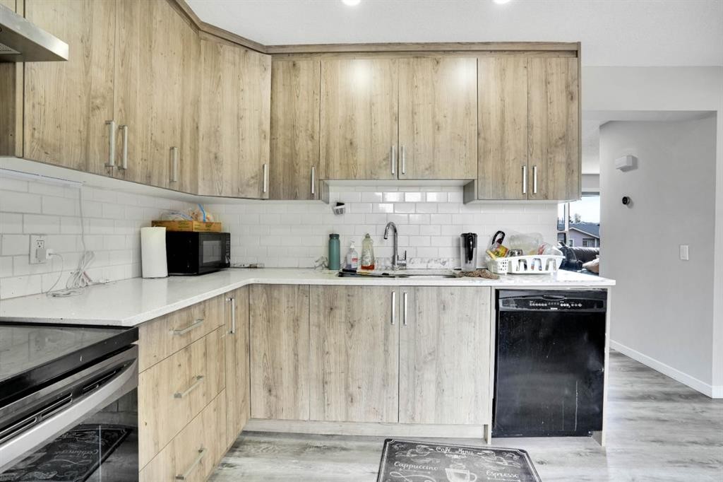 243 Castlebrook Road Ne, Calgary, AB - Indoor Photo Showing Kitchen