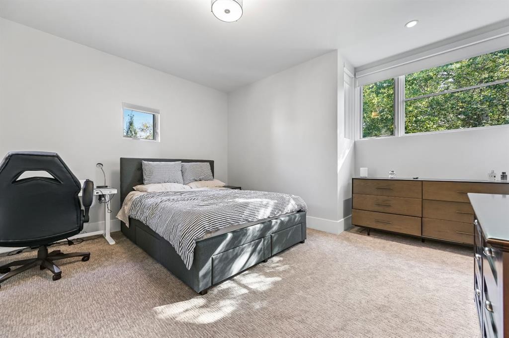 3926 9 Street Sw, Calgary, AB - Indoor Photo Showing Bedroom
