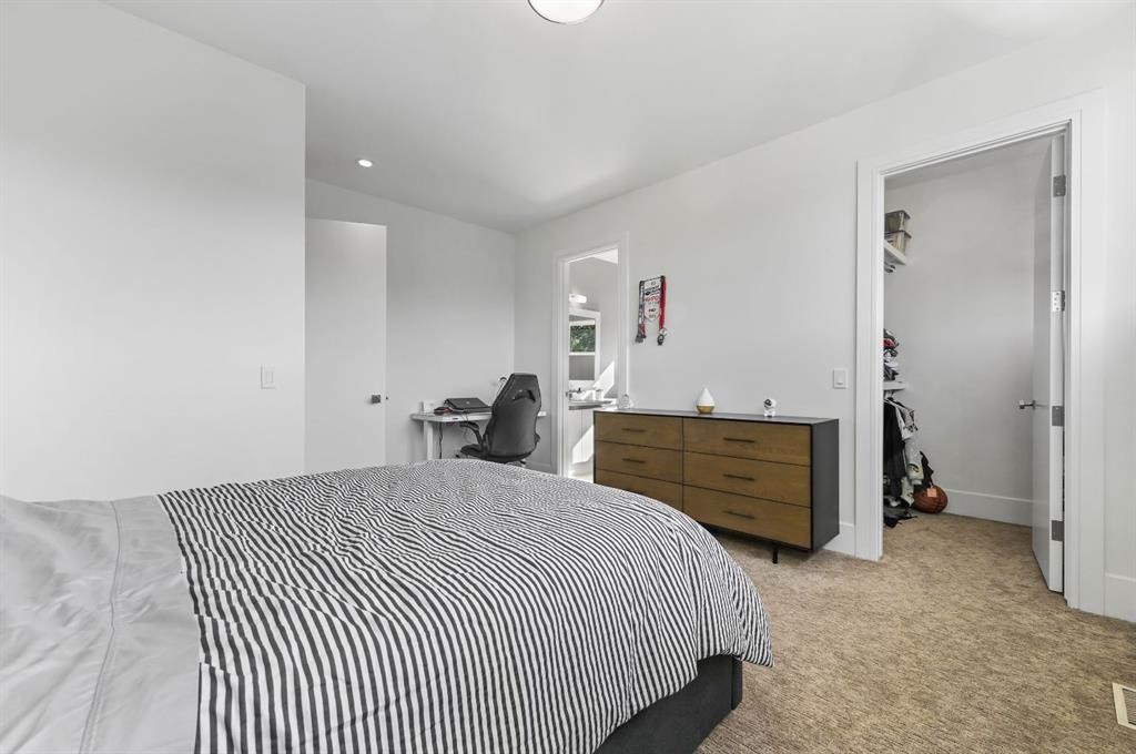 3926 9 Street Sw, Calgary, AB - Indoor Photo Showing Bedroom