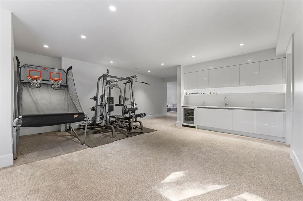 3926 9 Street Sw, Calgary, AB - Indoor Photo Showing Gym Room