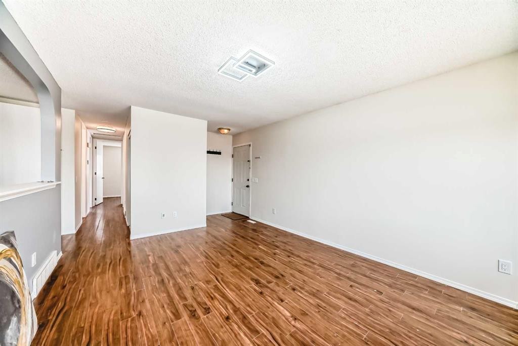5307 Madigan Drive Ne, Calgary, AB - Indoor Photo Showing Other Room