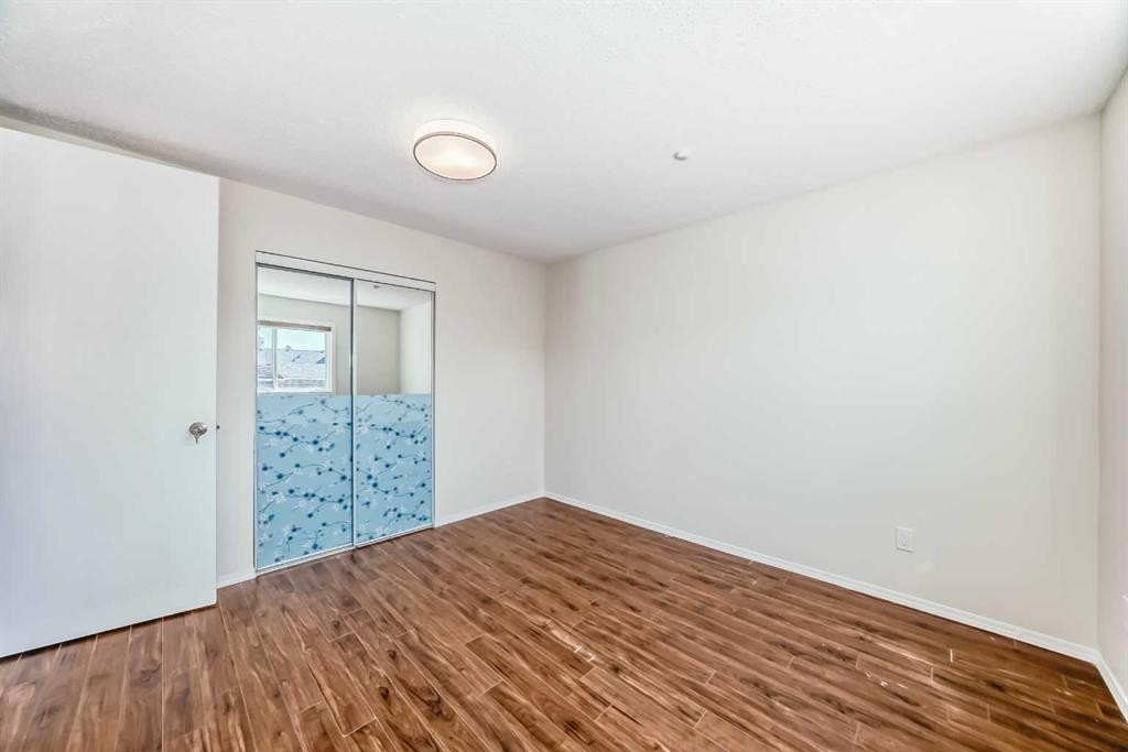 5307 Madigan Drive Ne, Calgary, AB - Indoor Photo Showing Other Room