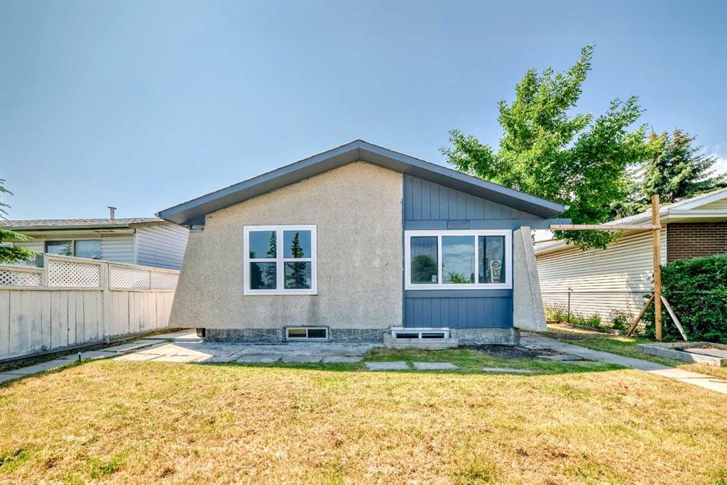 5307 Madigan Drive Ne, Calgary, AB - Outdoor