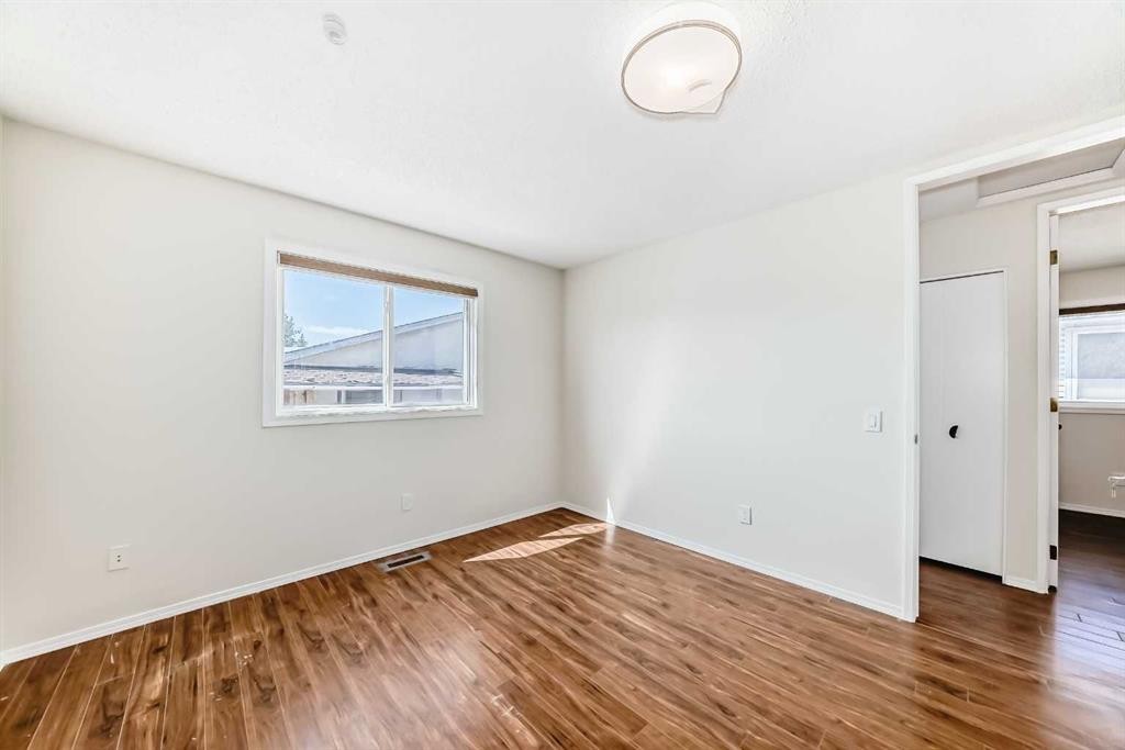 5307 Madigan Drive Ne, Calgary, AB - Indoor Photo Showing Other Room