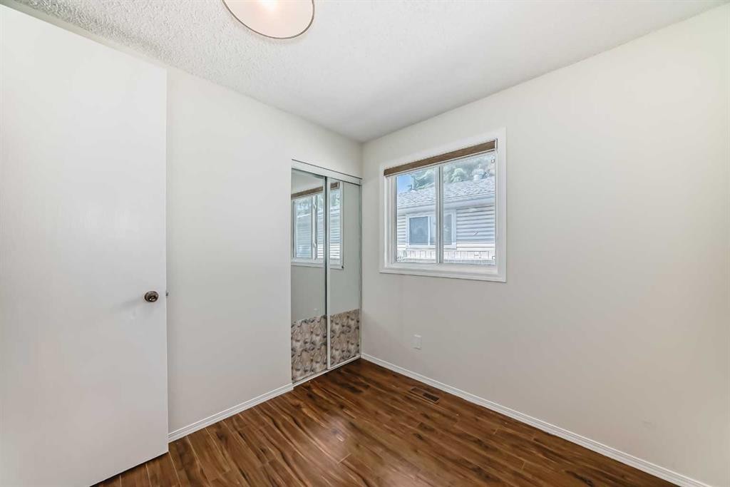 5307 Madigan Drive Ne, Calgary, AB - Indoor Photo Showing Other Room