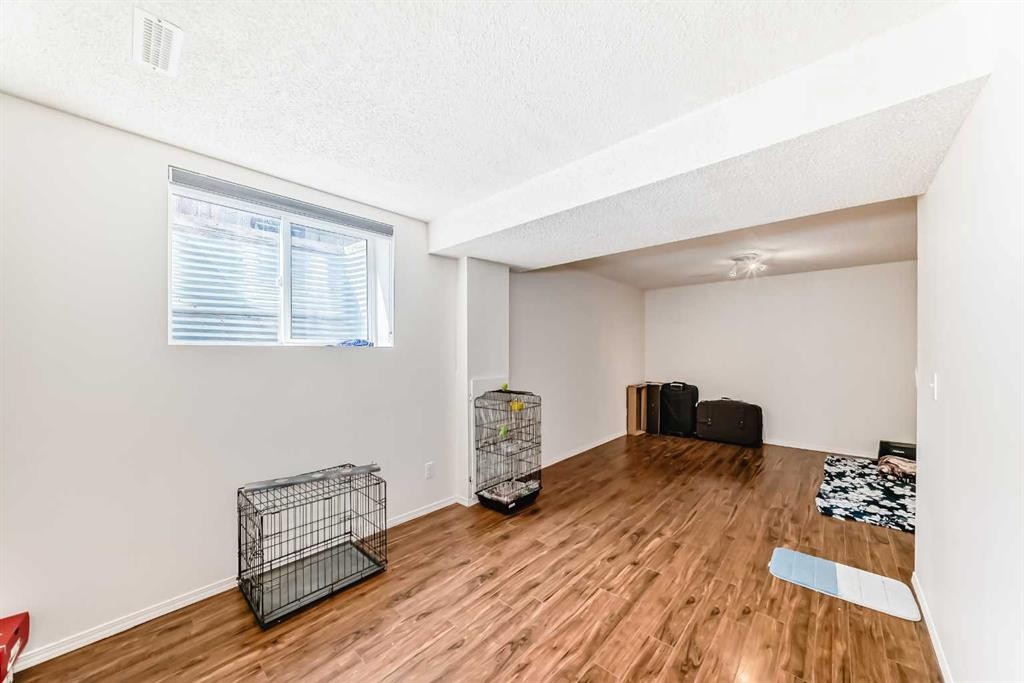 5307 Madigan Drive Ne, Calgary, AB - Indoor