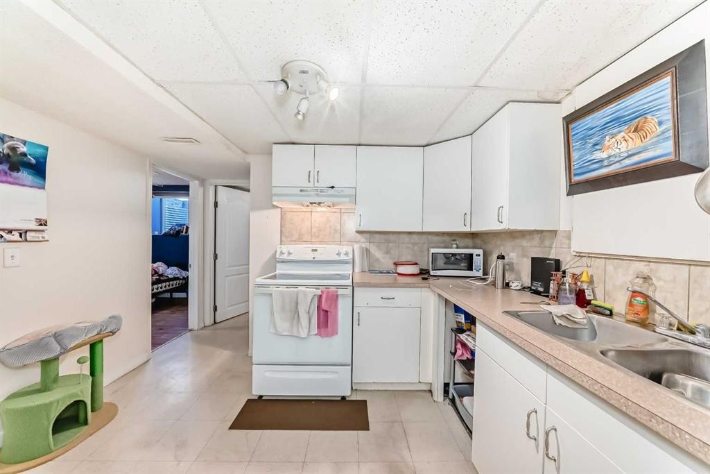 5307 Madigan Drive Ne, Calgary, AB - Indoor Photo Showing Kitchen With Double Sink