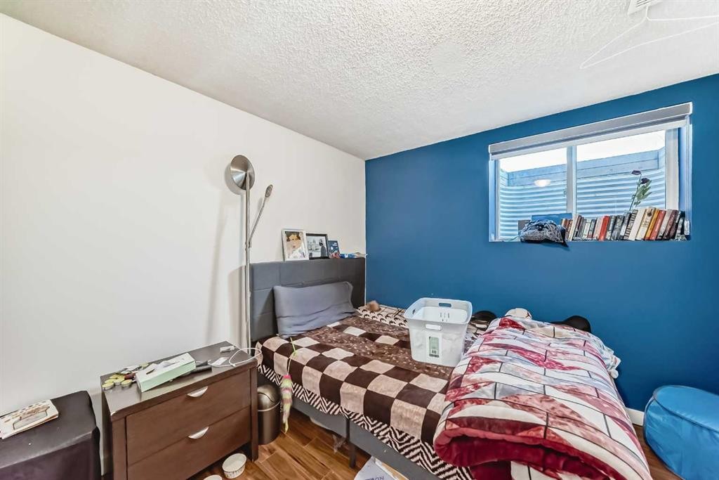 5307 Madigan Drive Ne, Calgary, AB - Indoor Photo Showing Bedroom