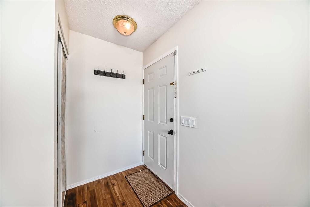 5307 Madigan Drive Ne, Calgary, AB - Indoor Photo Showing Other Room