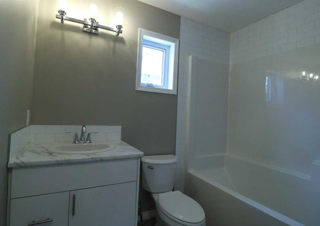 443 Henricks Drive, Irricana, AB - Indoor Photo Showing Bathroom