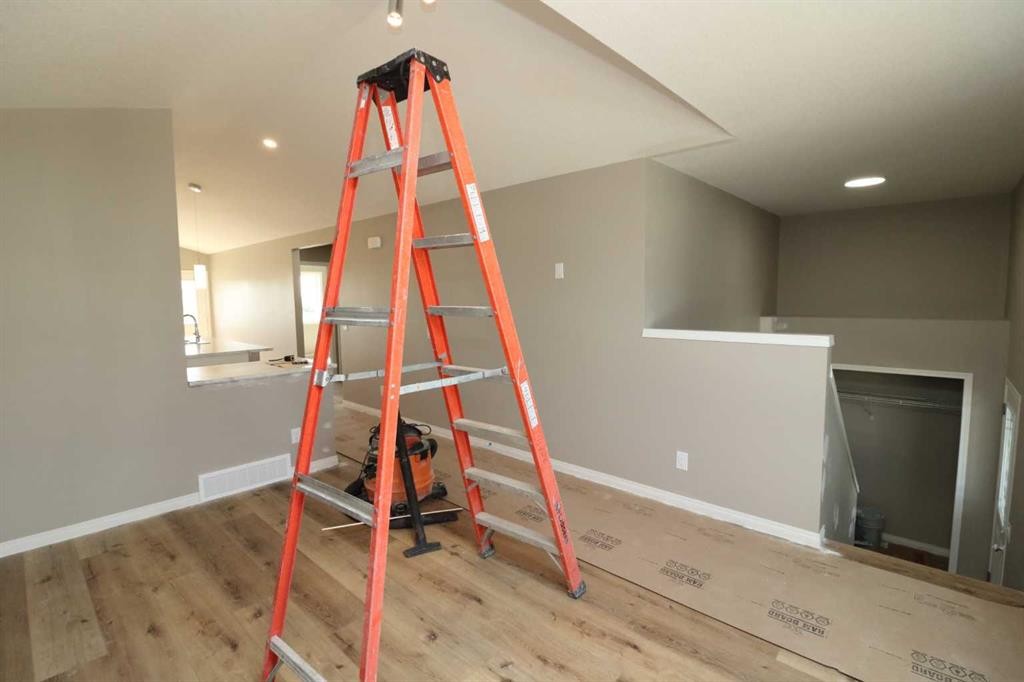 443 Henricks Drive, Irricana, AB - Indoor