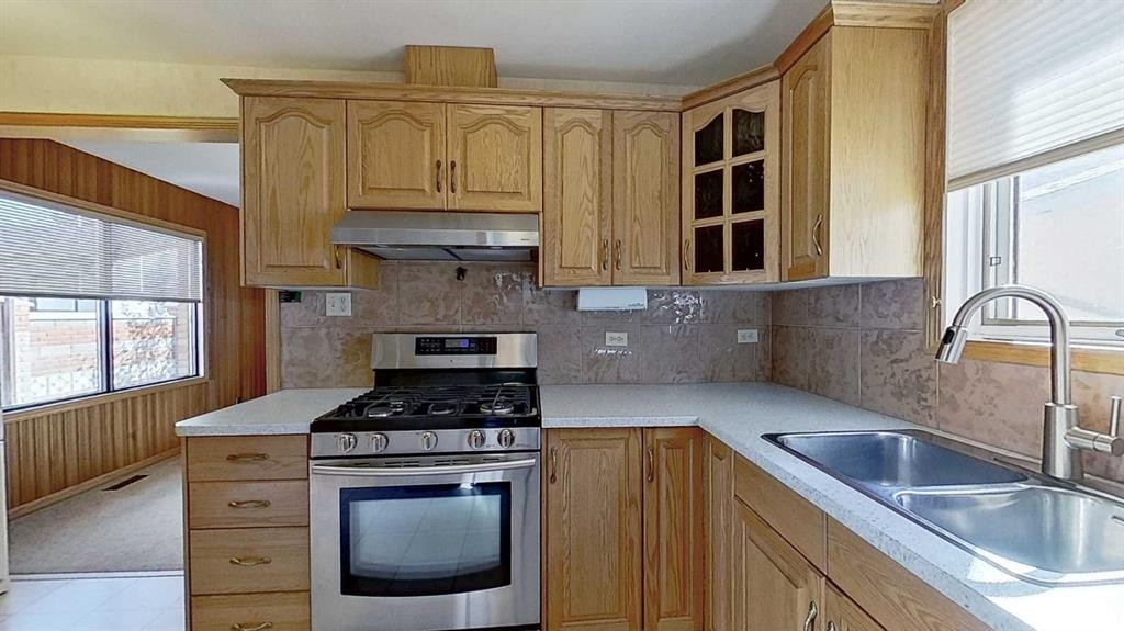 47 Montrose Crescent Ne, Calgary, AB - Indoor Photo Showing Kitchen With Double Sink
